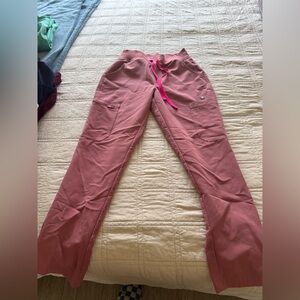 FIGS high waisted Yola skinny scrup pants
Mauve